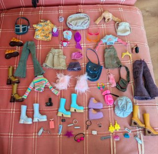 Set di Abbigliamento e Accessori per Bratz