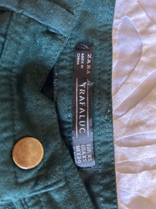 Falda Zara verde oscuro botones dorados