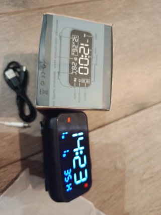 Reloj despertador digital con radio