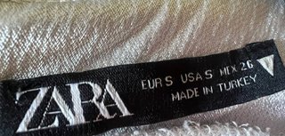 Blusa satinada Zara plateada