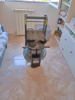 Máquina de remo negra