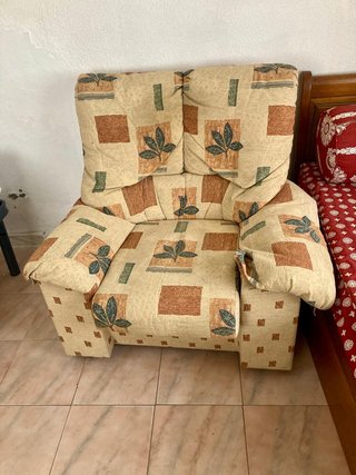 Sillón tapizado antiguo