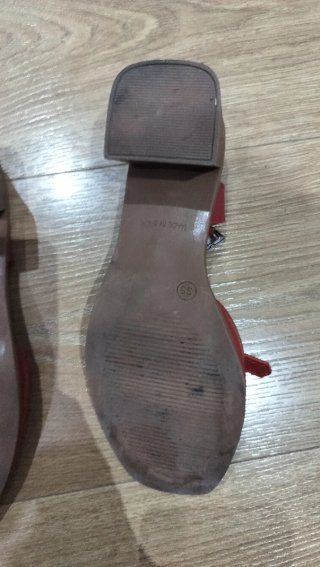Sandalias de piel rojas