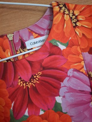 Vestido Calvin Klein Flores Naranja y Rojo