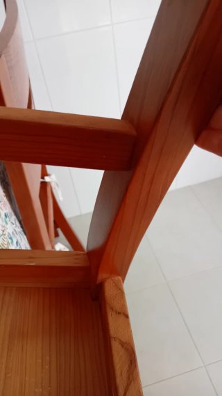 Comedor Madera: mesa 140x80 y 4 sillas. Maciza.