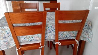 Comedor Madera: mesa 140x80 y 4 sillas. Maciza.