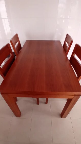 Comedor Madera: mesa 140x80 y 4 sillas. Maciza.
