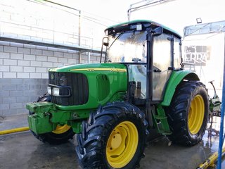 Tractor John Deere 6215 con pala Tenias