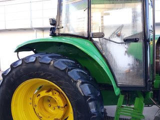 Tractor John Deere 6215 con pala Tenias