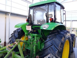Tractor John Deere 6215 con pala Tenias