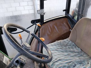 Tractor John Deere 6215 con pala Tenias