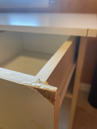 Escritorio blanco con cajón