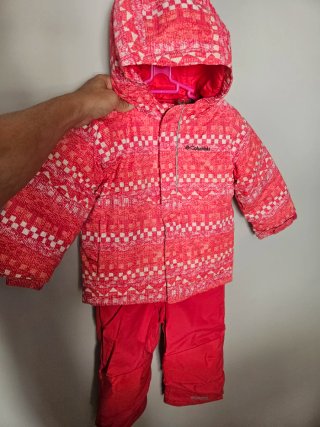 Columbia. Conjunto de nieve rosa/blanco.