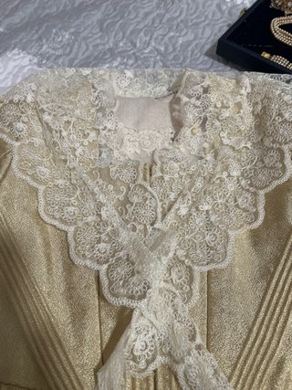 Corpiño Fallera Dorado con Encaje Blanco