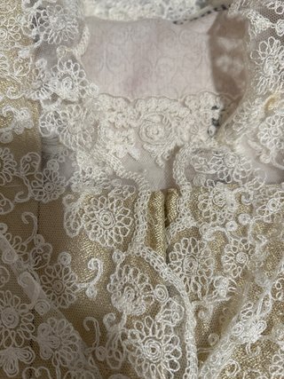Corpiño Fallera Dorado con Encaje Blanco