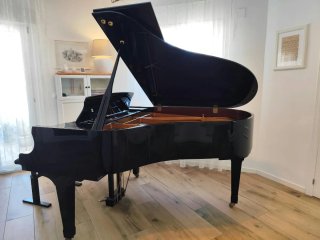 Piano de cola Kawai GX-2