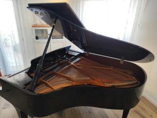 Piano de cola Kawai GX-2