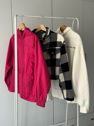 Lote de 12kg de ropa y accesorios