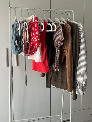 Lote de 12kg de ropa y accesorios
