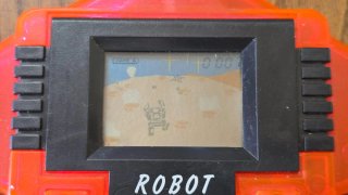 Piccolo robot LCD retrò