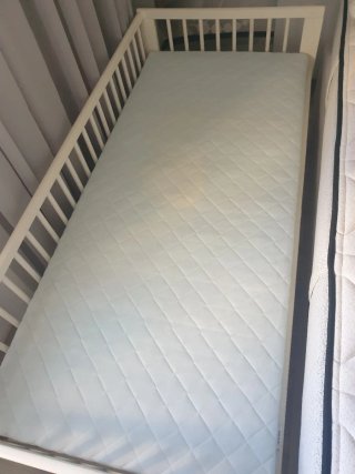 Cama infantil Ikea 70x160 con colchón