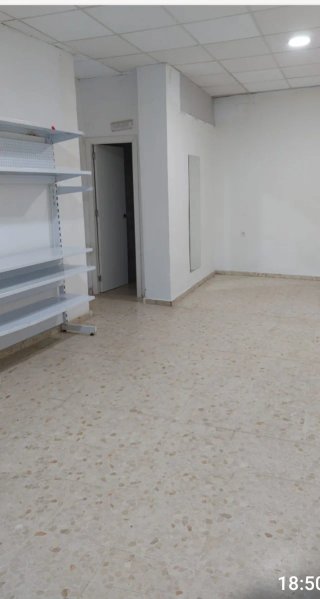 Se alquila local de 25 metros cuadrados