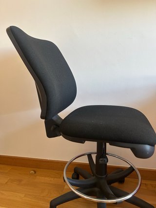 Silla de oficina giratoria con ruedas