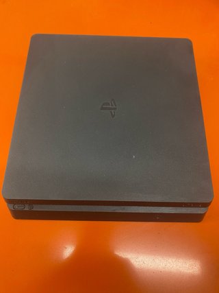 PS4 (PlayStation 4) Negra Viene con 2 mandos