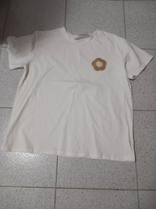 Camiseta DEFOS blanca con flor