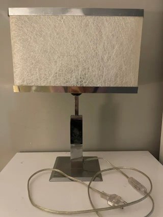 Lámpara de mesa moderna cromada