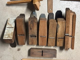 Juego de herramientas de carpintería antiguas
