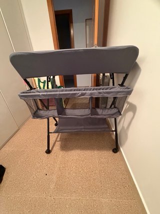 Cambiador de bebé plegable con jirafa