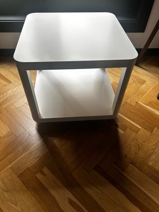 Mesa auxiliar TINGBY IKEA con ruedas