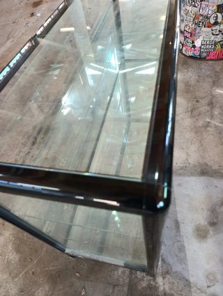 Vitrina de tienda cristal y metal