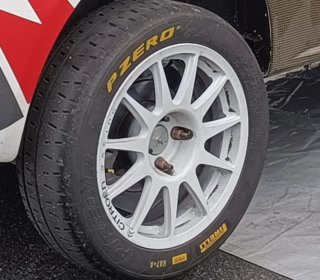 Neumáticos Pirelli PZero blandos 16