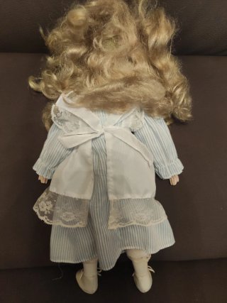 Muñeca de porcelana vintage