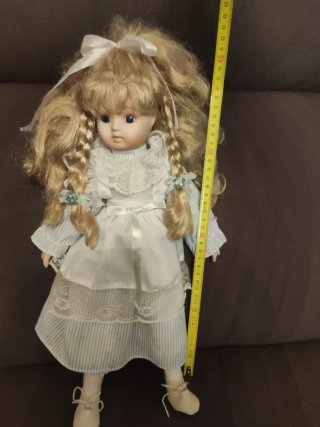 Muñeca de porcelana vintage