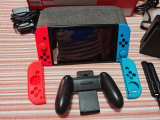 Nintendo Switch + 2 Joy-Con + 3 juegos +accesorios
