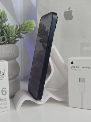 iPhone 14 Blu Marina con Accessori