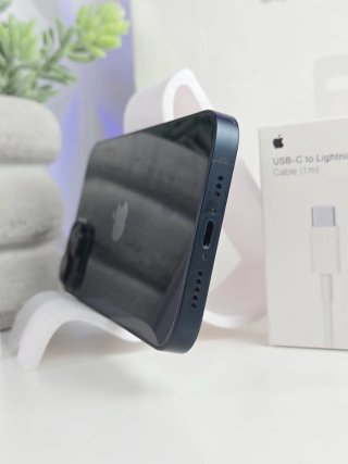 iPhone 14 Blu Marina con Accessori