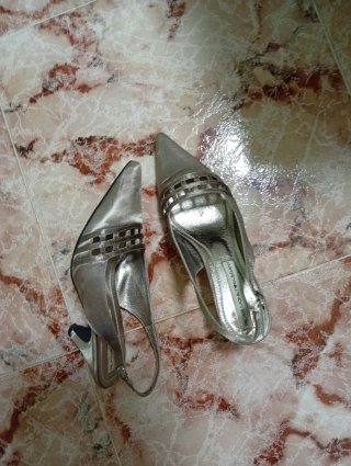 Zapatos de tacón Pilar Monge plateados