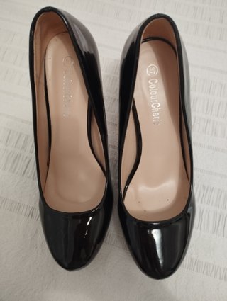 Zapatos de tacón charol negros