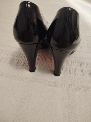 Zapatos de tacón charol negros