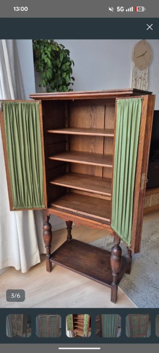 Armario de madera con baldas regulables