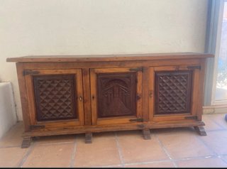 Mueble antiguo de madera tallada