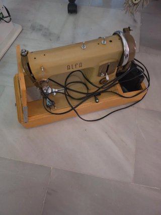 Máquina de coser Alfa vintage