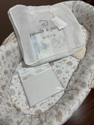 Moisés para bebé con soporte de madera