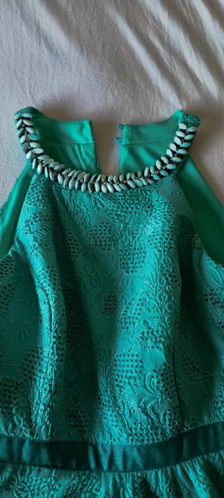 Vestido fiesta turquesa con pedrería