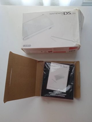 Caja Original Nintendo DS Lite y Manuales