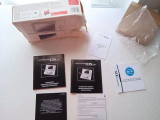 Caja Original Nintendo DS Lite y Manuales